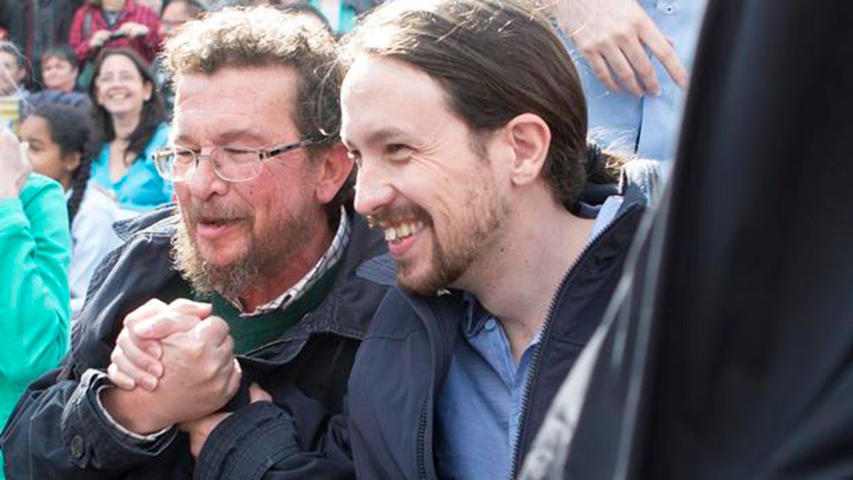 Pablo Iglesias, junto a su padre, Francisco Javier Iglesias, en un acto electoral en 2015 en Zamora. | ICAL