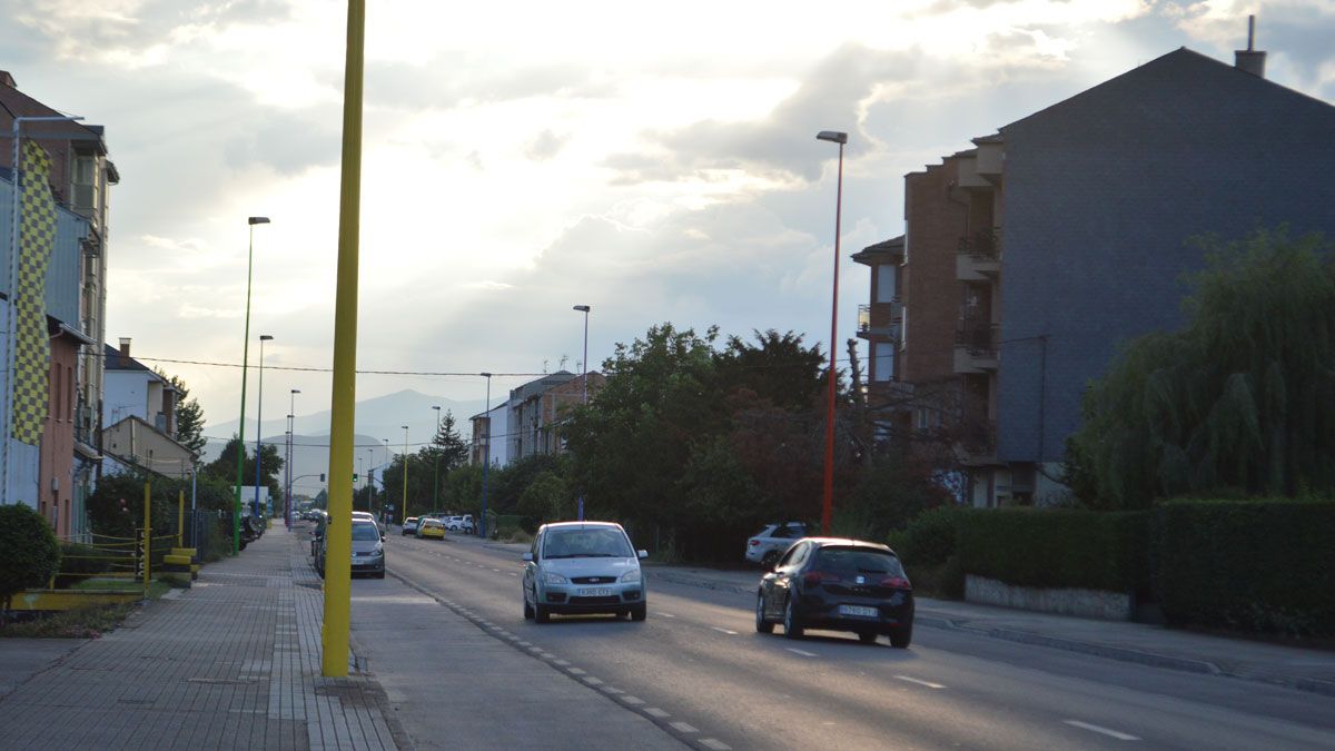 La familia iba a ser desahuciada de su vivienda de alquiler en la avenida de Portugal de Ponferrada. | L.N.C.