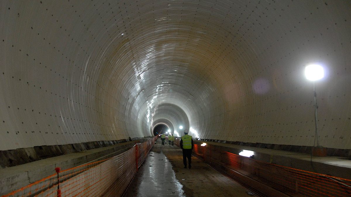 En la fotografía, imagen de archivo de las obras de la Variante de Pajares en la vertiente leonesa. | MAURICIO PEÑA