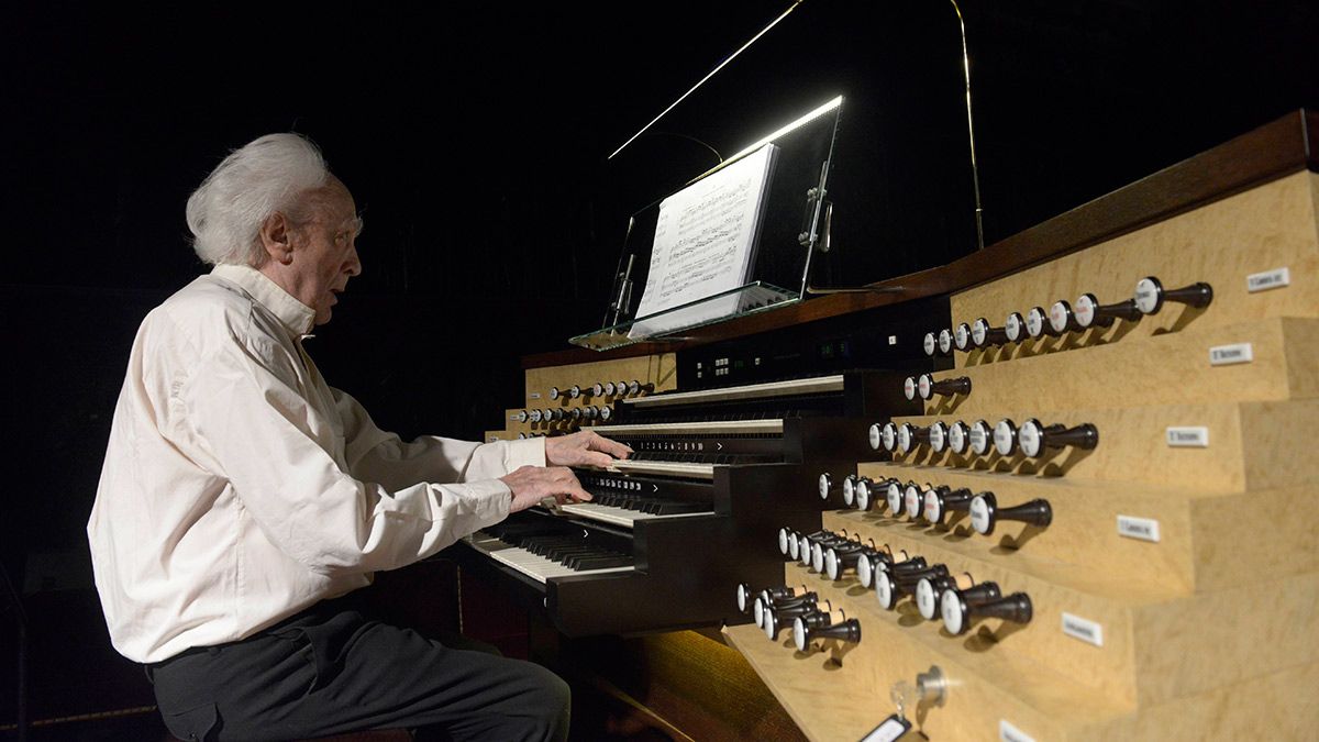El extraordinario organista aún ofreció un concierto en León en el año 2018. | MAURICIO PEÑA