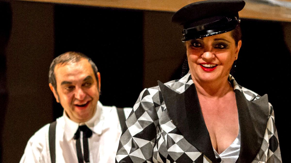Imagen de Morfeo Teatro interpretando la función. Imagen de Morfeo Teatro interpretando la función.