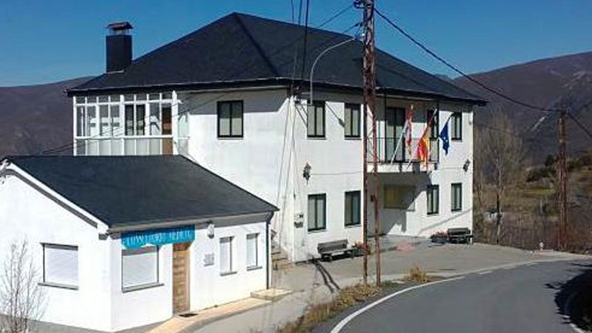 Casa Consistorial del municipio de Benuza, que ha aprobado un presupuesto de 664.000 euros para este año.