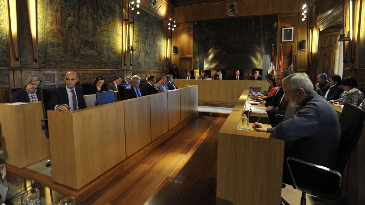 Imagen de archivo de un pleno de la Diputación. | DANIEL MARTÍN