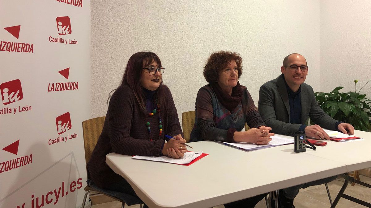 Un momento de la rueda de prensa de este martes, en la sede de IU Astorga. | P.F.