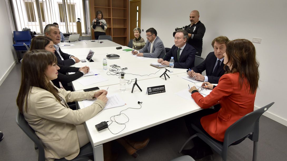 Un instante de la reunión de la comisión de investigación sobre la trama Enredadera en el Ayuntamiento de León. | SAÚL ARÉN