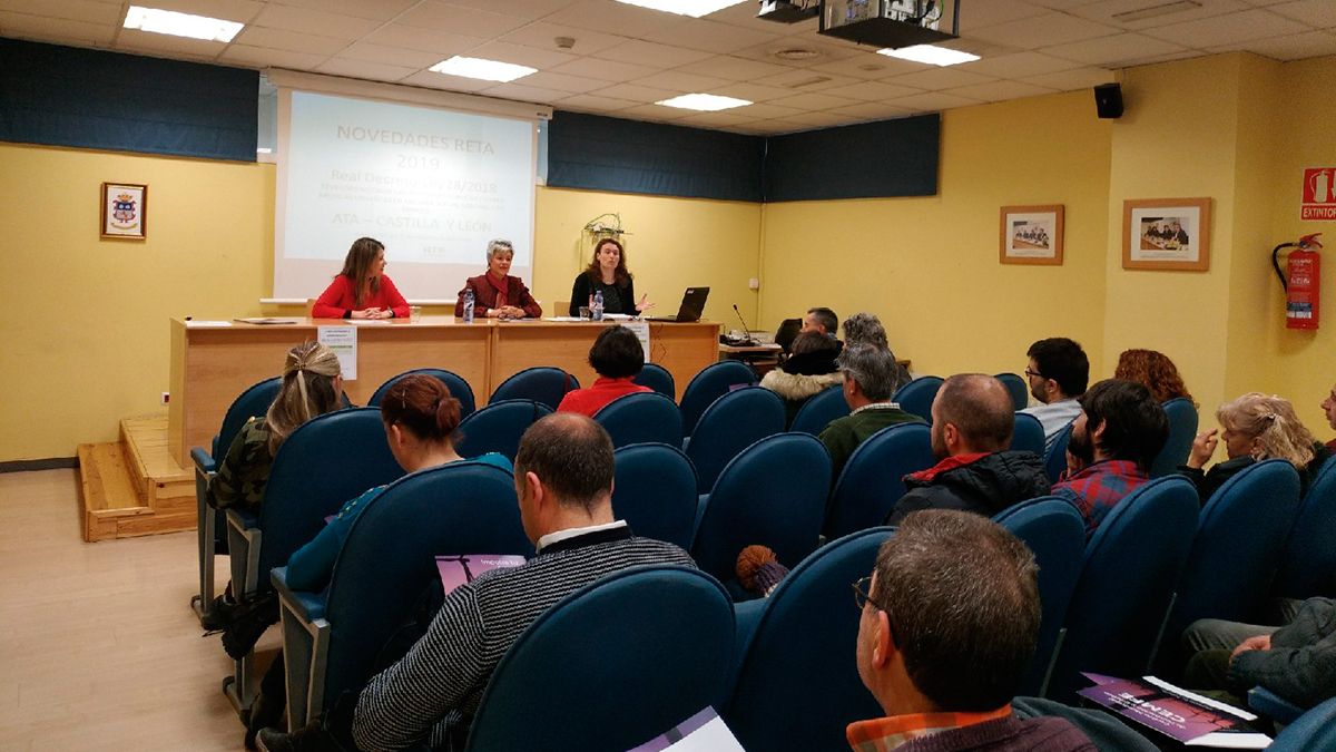 Un momento del curso organizado por el Cemfe de San Andrés. | L.N.C.