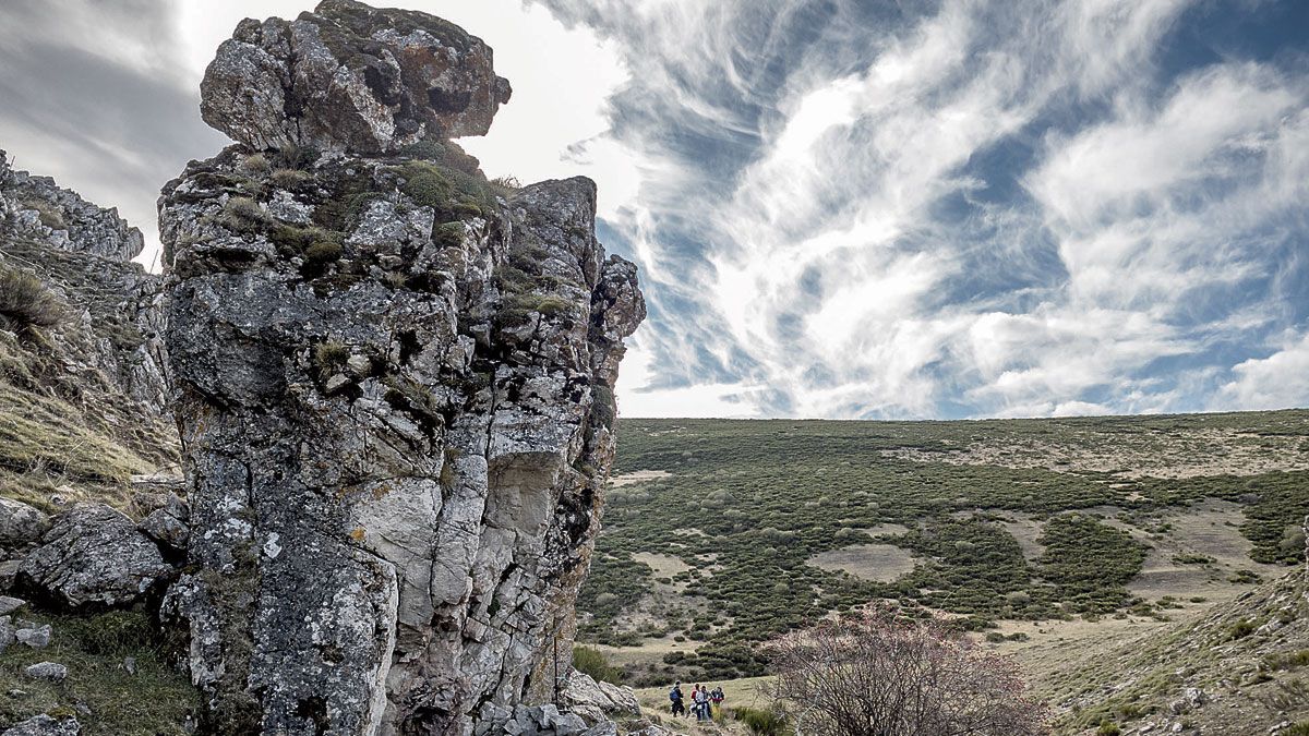 Siguiendo el vallejo de la derecha. | VICENTE GARCÍA