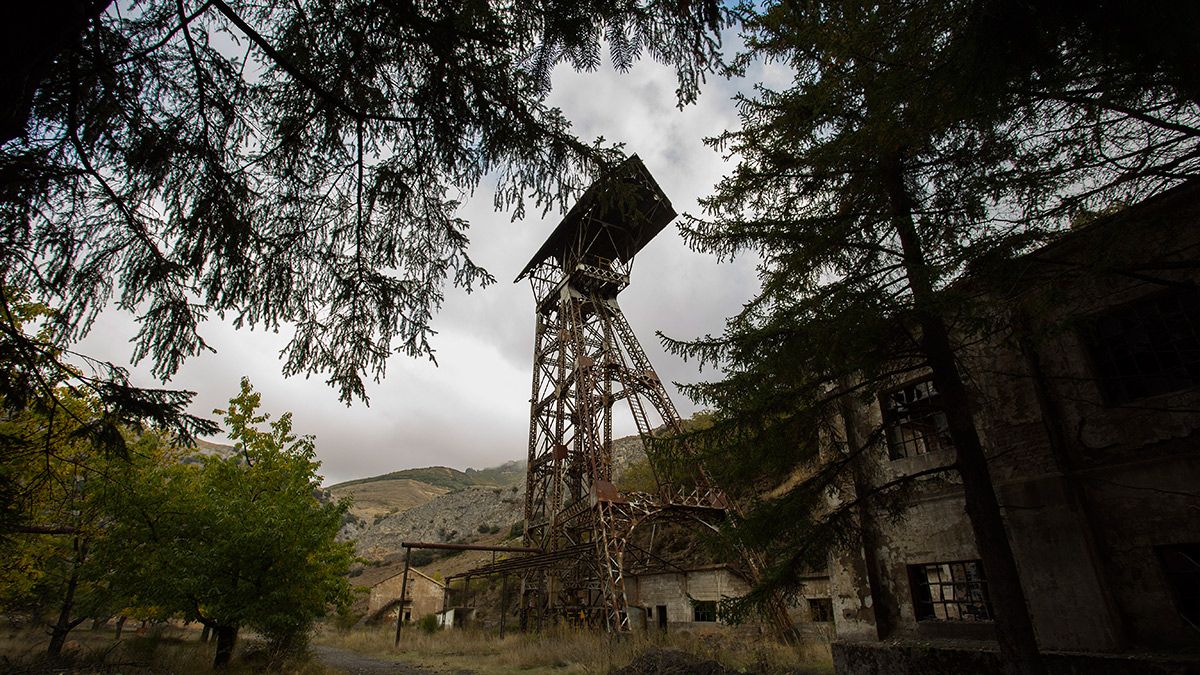 Castillete del histórico Pozo Ibarra de la Vasco en Ciñera de Gordón. | ICAL