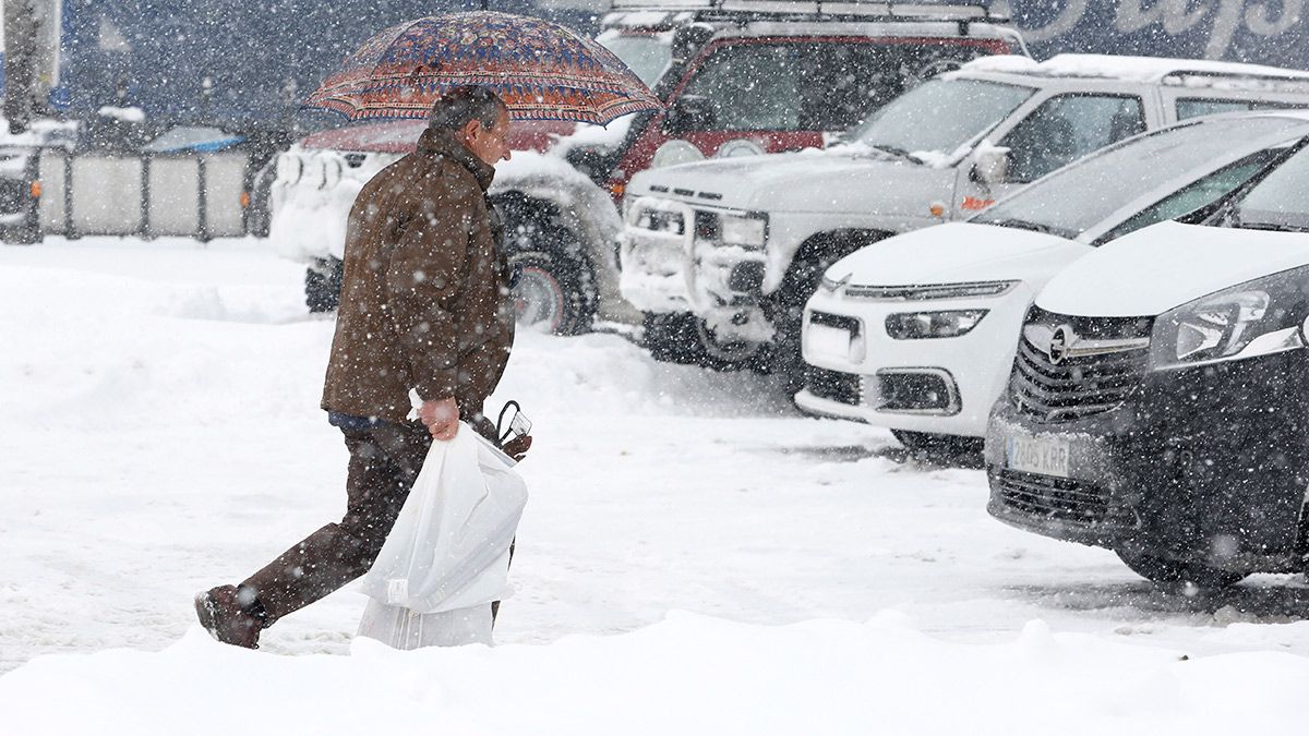 Estampa invernal de estos días en León. | ICAL