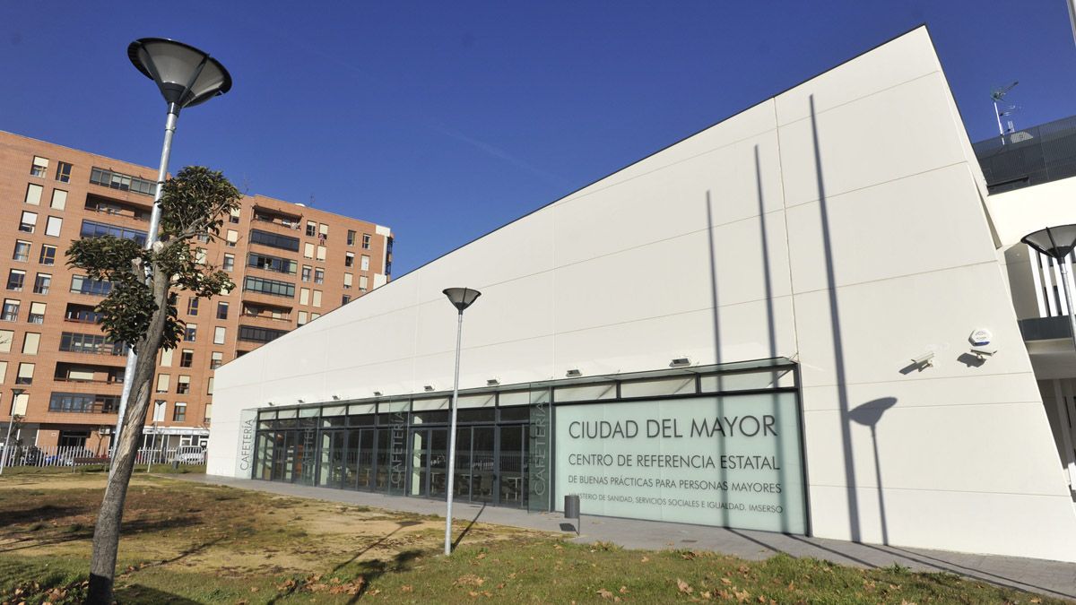 El edificio del Polígono X recuperará el uso previsto inicialmente y albergará la Ciudad del Mayor. | DANIEL MARTÍN