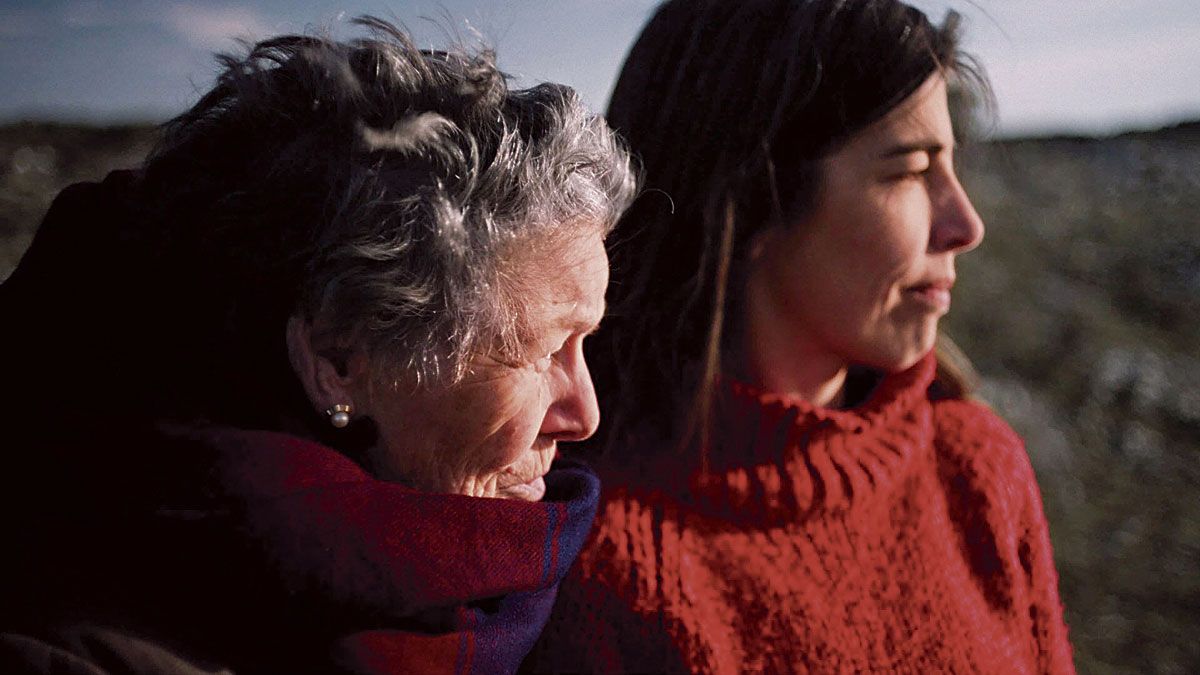 Concha Canal y Mónica García son madre e hija en la ópera prima de Meritxell Colell ‘Con el viento’, premiada en el Festival de Málaga.