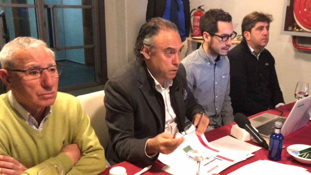 Santos Morilla, Felipe Llamazares, Carlos Antoñán y Roberto Vicente, en la presentación del trabajo de cantera. | J.C.