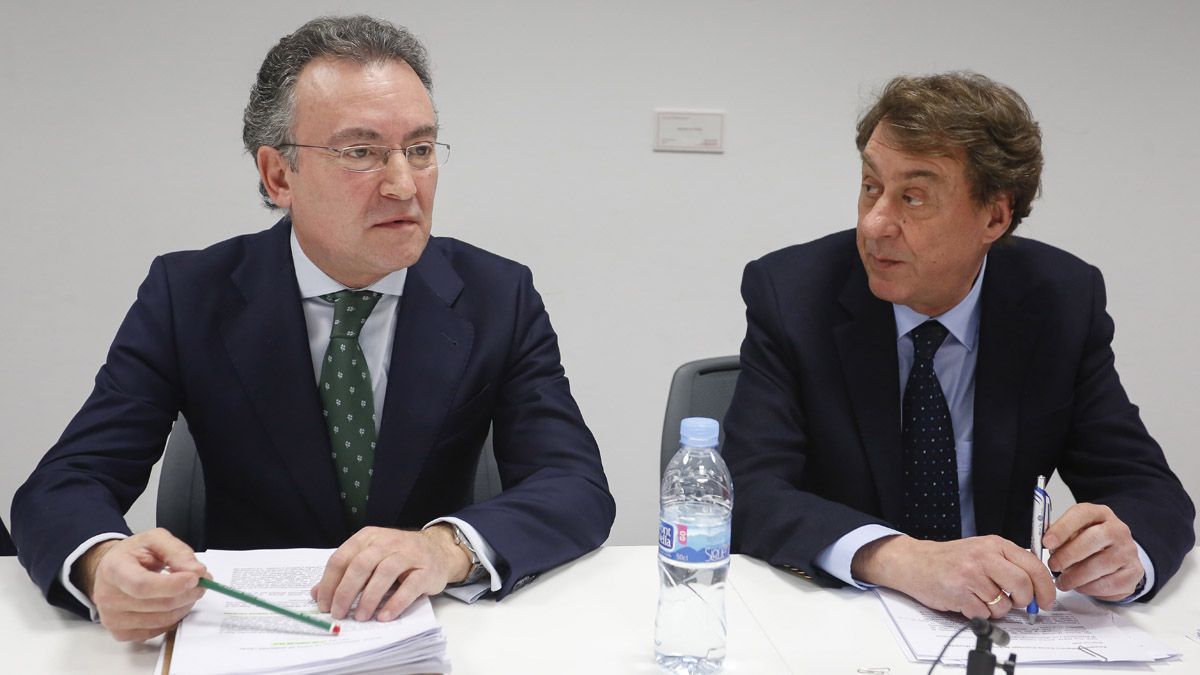 Fernando Salguero y Javier García-Prieto, durante la última reunión de la comisión de investigaciçon. | ICAL