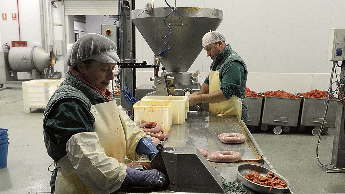 Embutidos Ezequiel es una de las empresas que ha aumentado el número de trabajadores contratados. | MAURICIO PEÑA