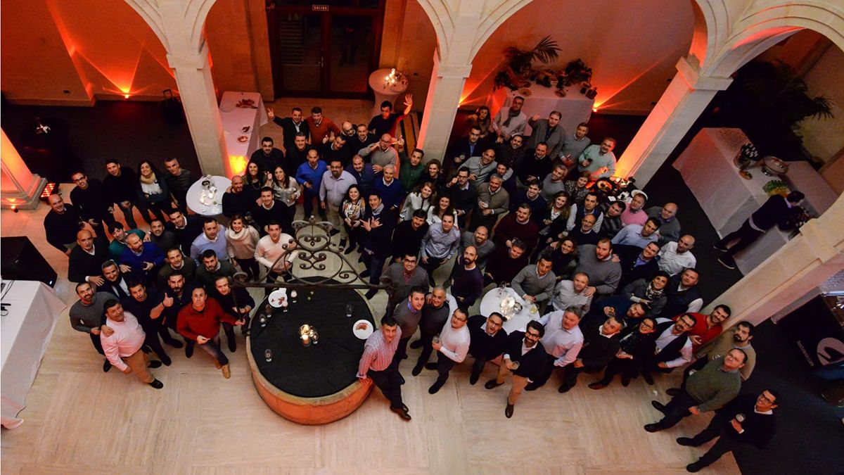 Los asistentes a este encuentro, en la Casa de Carnicerías. | L.N.C. Los asistentes a este encuentro, en la Casa de Carnicerías. | L.N.C.