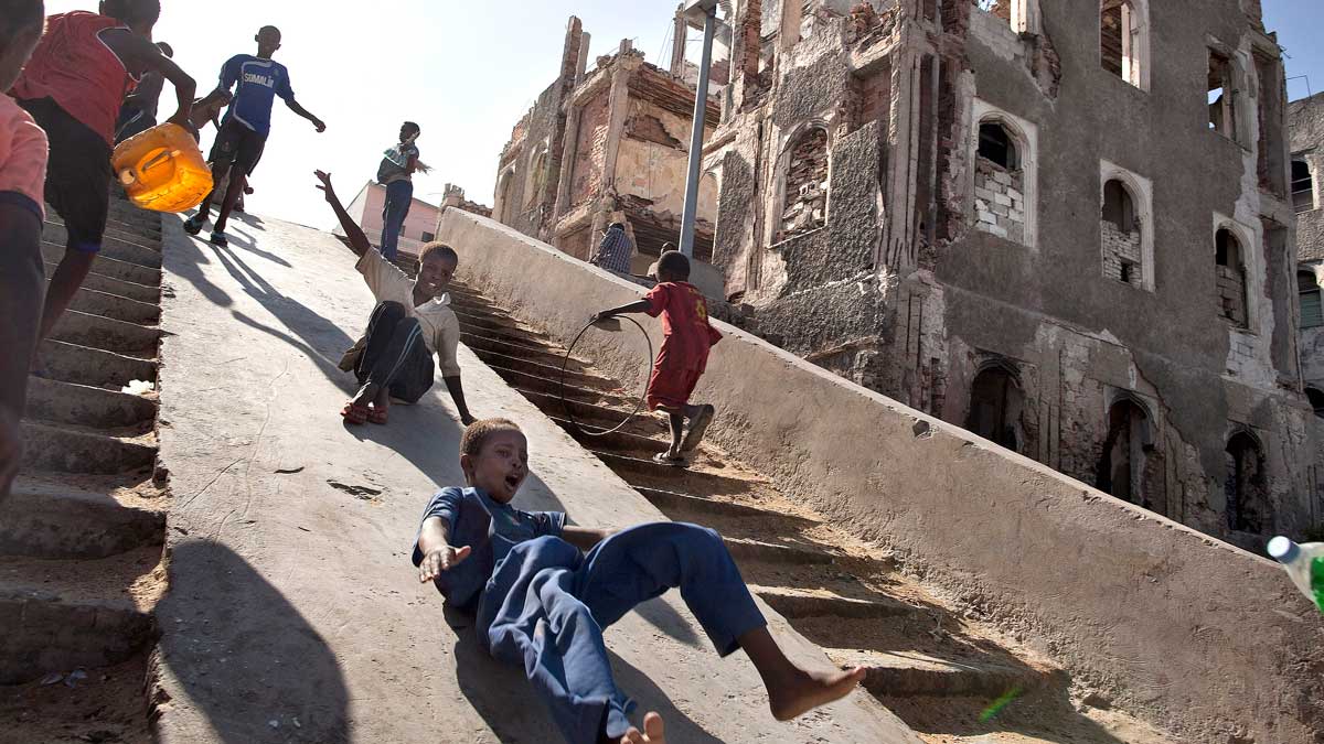 Fotografía del Premio Marco Luchetta, incluida en el reportaje de El País Semanal ‘Vida sobre las cenizas de Mogadiscio’. | J.M. López