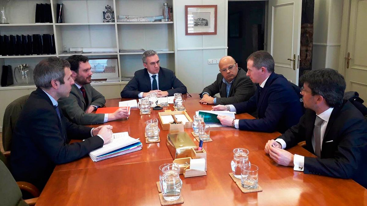 Jorge Pérez Robles, Javier Izquierdo y Faustino Sánchez, en la reunión. | L.N.C.