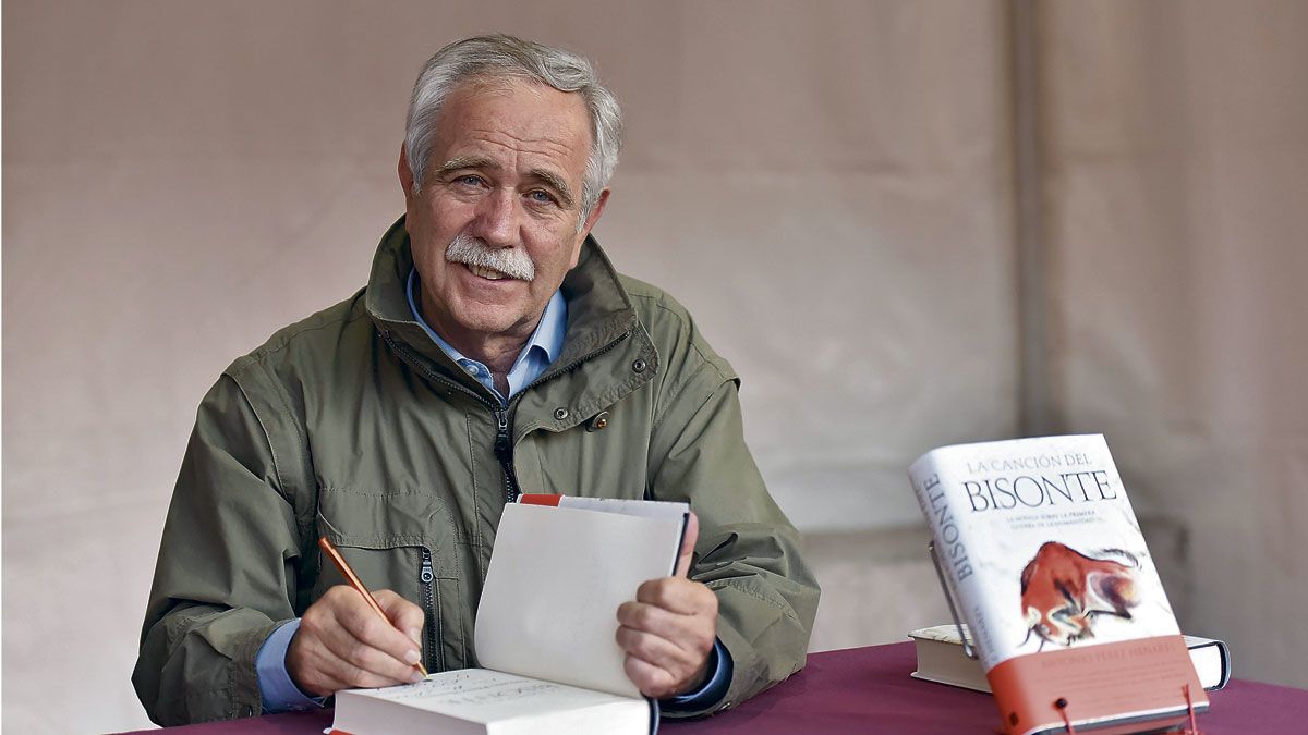 El escritor t periodista Antonio Pérez Henares repite en las jornadas. | SAÚL ARÉN