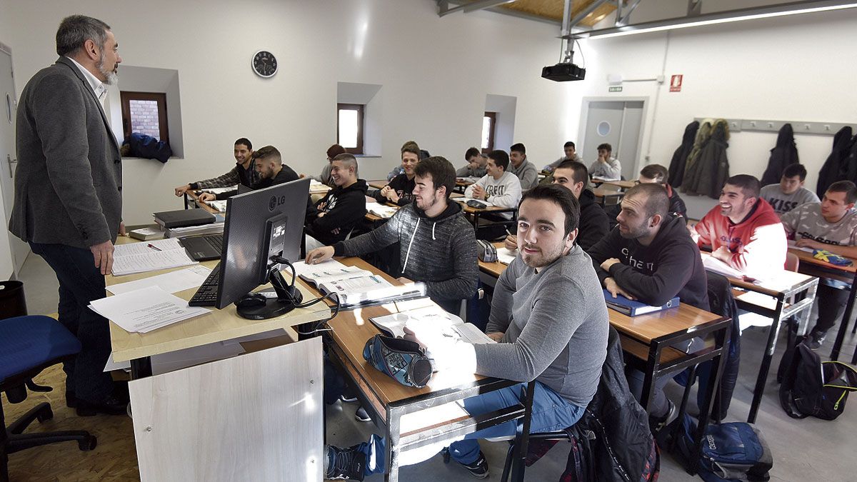 Imagen de una de las clases de la Escuela San Francisco. | SAÚL ARÉN Imagen de una de las clases de la Escuela San Francisco. | SAÚL ARÉN