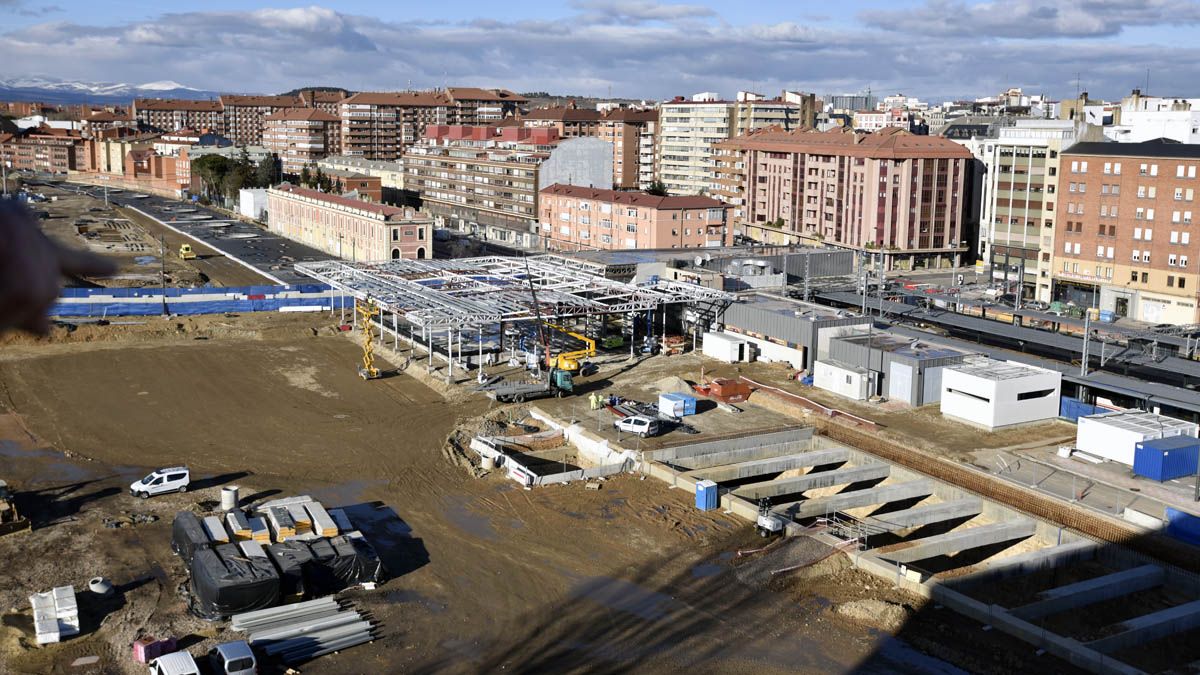 La integración del AVE permite ver ya la zona soterrada, la ampliación de la estación y el paseo peatonal. | SAÚL ARÉN