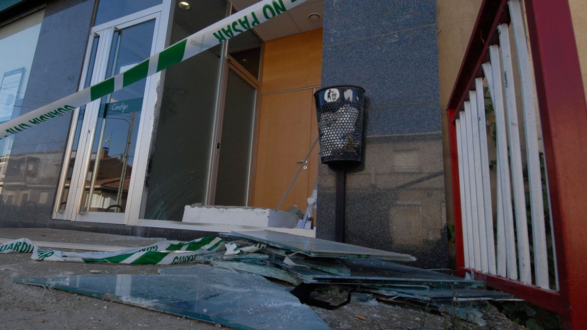 Imagen de archivo de un robo en un cajero de la provincia. | MAURICIO PEÑA