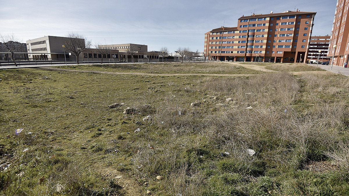 Parcela que el Ayuntamiento cederá para el nuevo centro cívico. | SAÚL ARÉN Parcela que el Ayuntamiento cederá para el nuevo centro cívico. | SAÚL ARÉN