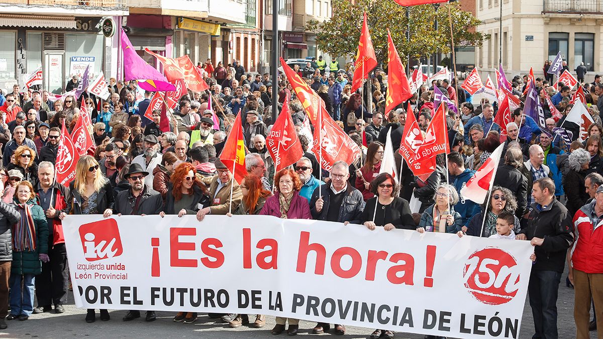 La Robla ha acogido una manifestación convocada por CCOO y UGT en defensa del futuro de la Montaña Leonesa. | ICAL