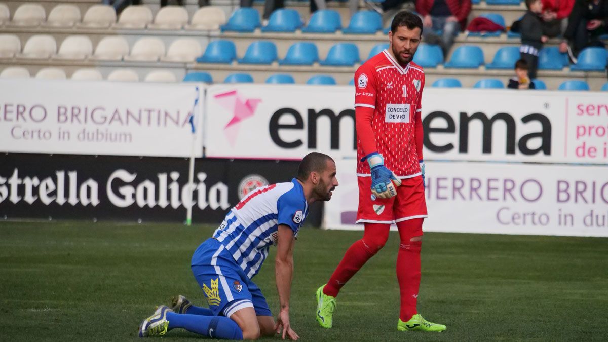 Yuri, durante el partido ante el Coruxo. | FRANCISCO L. POZO