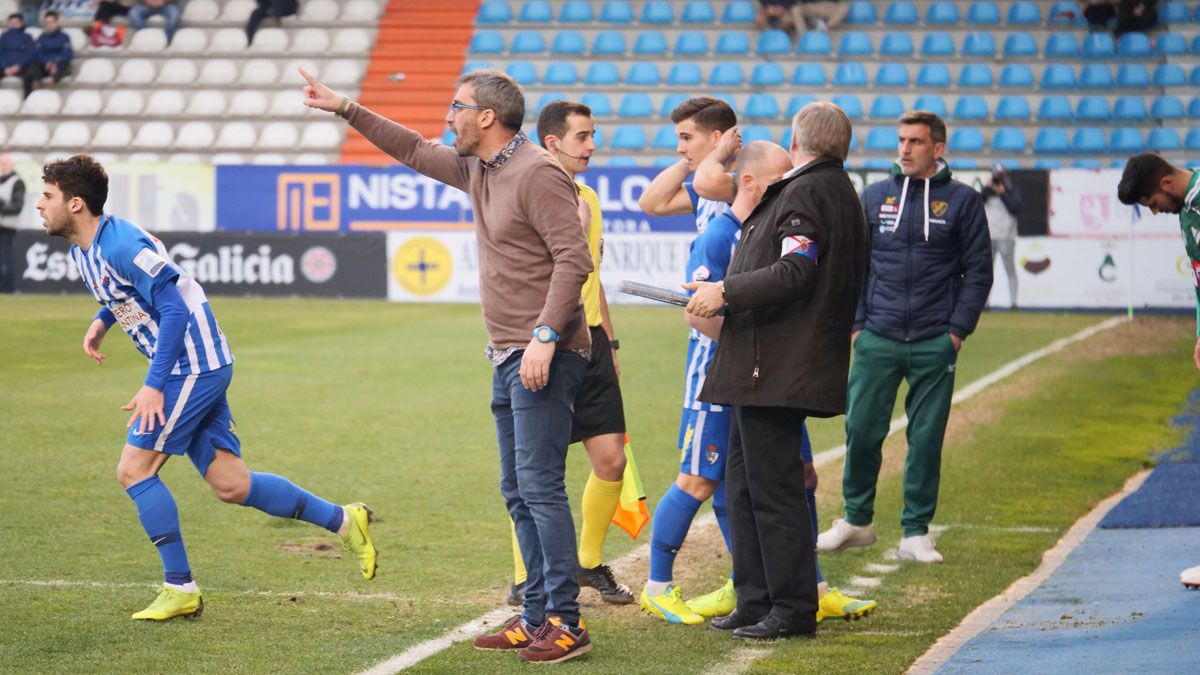 Bolo, durante el partido ante el Coruxo. | FRANCISCO L. POZO