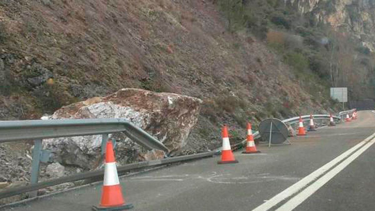 Último desprendimiento que se produjo en la carretera N-536. | A.P.