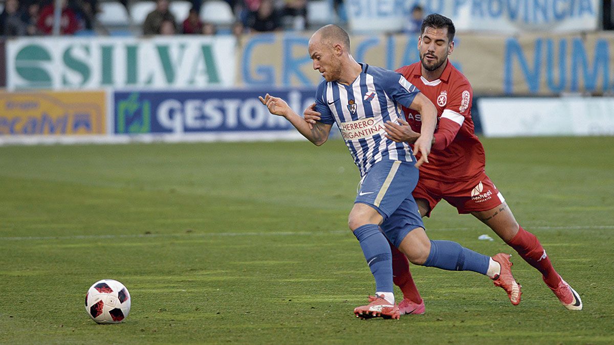 La Segunda División B y la Tercera División contarán desde la próxima temporada con control económico. | MAURICIO PEÑA