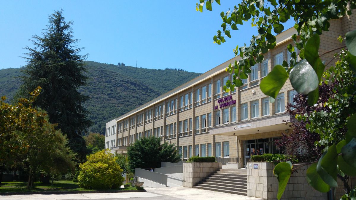 Fachada del colegio.