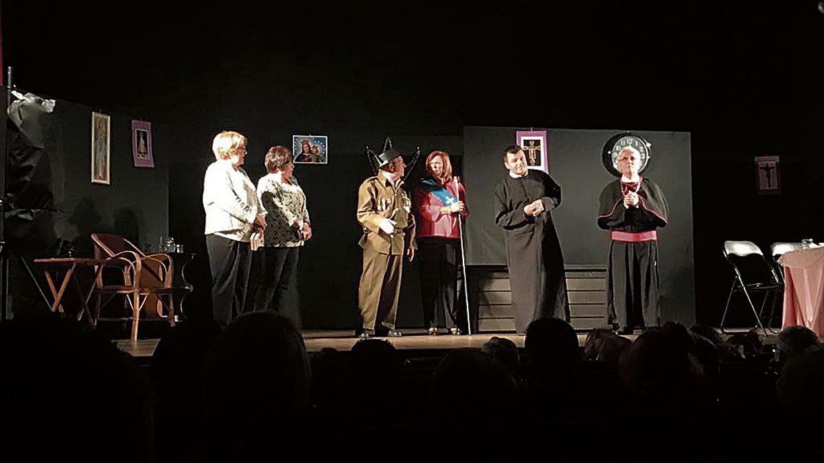 El público que asiste se ha ido incrementando y en la actualidad el salón de actos ocupa todas sus butacas