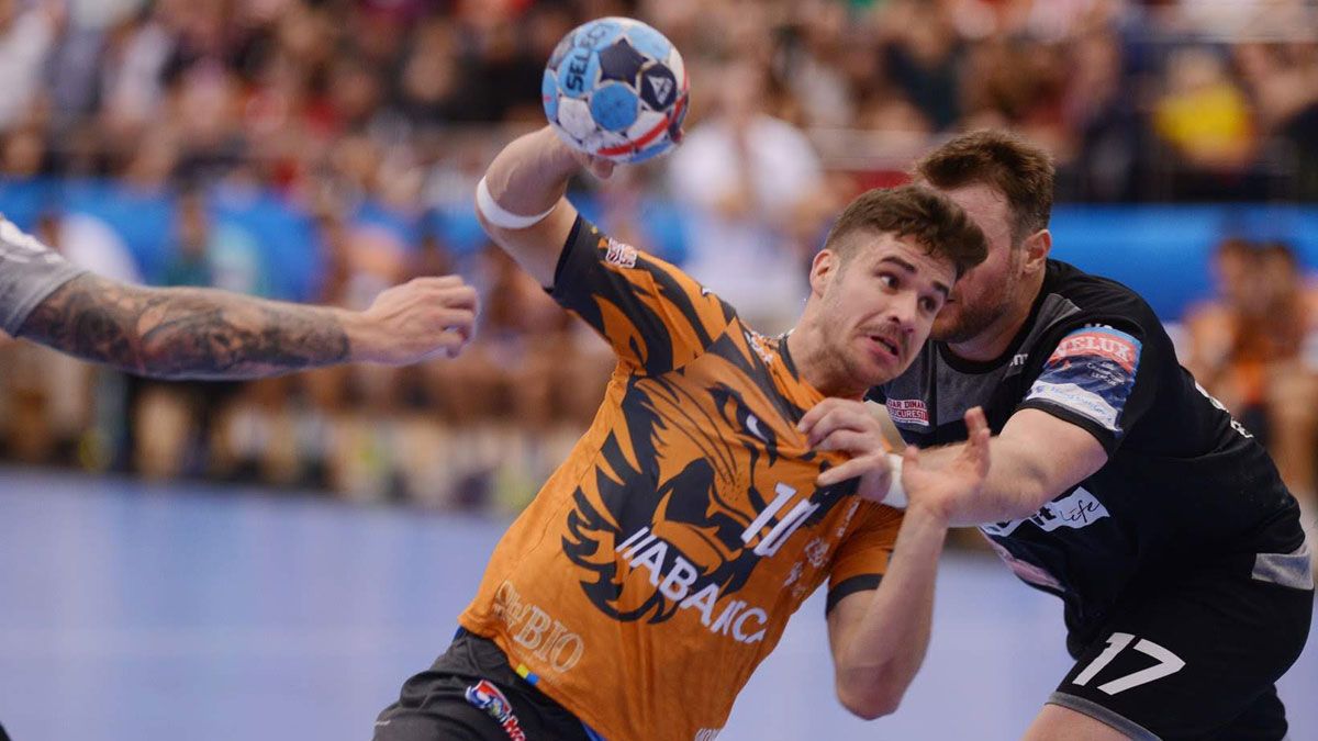 Rodrigo Pérez, durante el partido de ‘Champions’ en la pista del Bucarest de esta temporada. | JAVIER QUINTANA