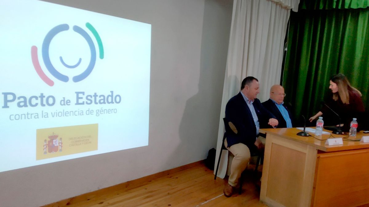 Reunión con los alcaldes bercianos del subdelegado de Gobierno. | M.I.