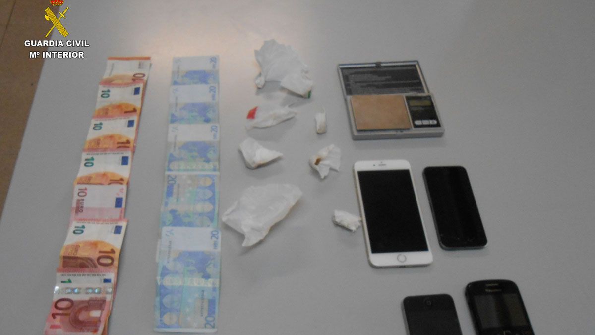 Imagen del material incautado por la Guardia Civil. Imagen del material incautado por la Guardia Civil.