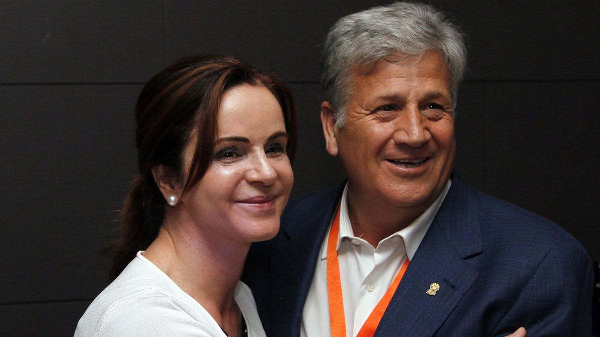 La consejera de Agricultura, Silvia Clemente, junto al actual secretario general, Julio López, en el VI Congreso Regional de UPA Castilla y León. | ICAL