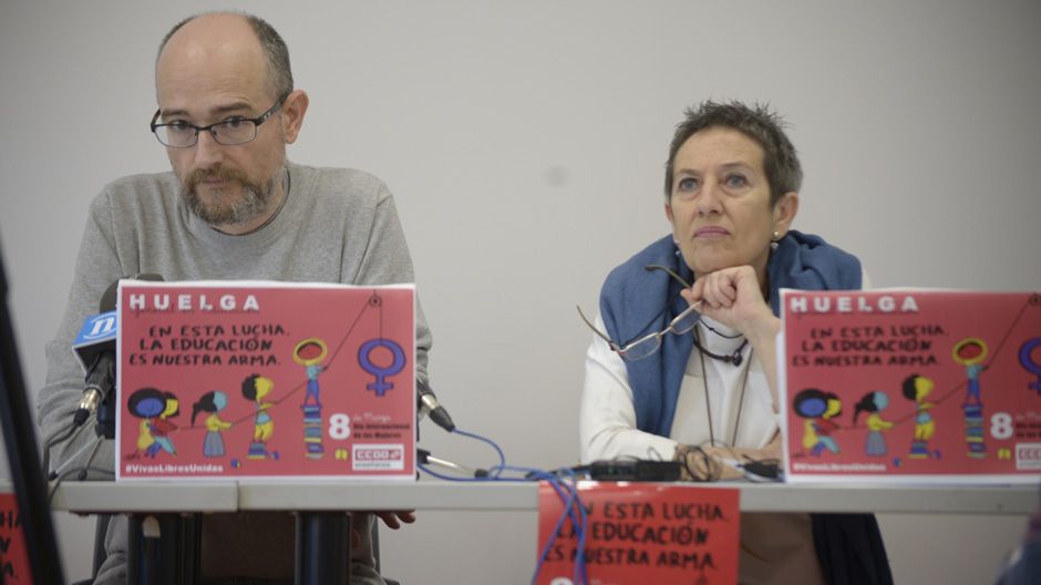 El secretario de Enseñanza de CCOO, José Antonio Alegre, y la secretaria de la sección de mujer en la Enseñanza, Encina Gutiérrez en la presentación de la convocatoria de huelga. | MAURICIO PEÑA