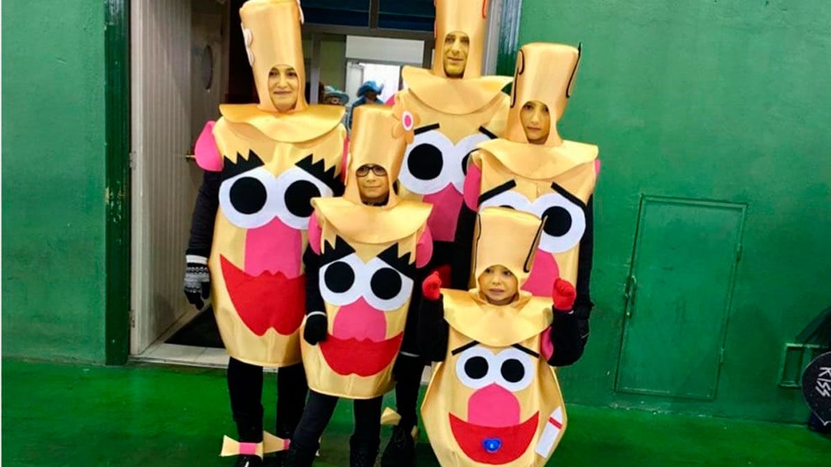 Diversión para niños y mayores en el desfile y la fiesta infantil. | A.G.