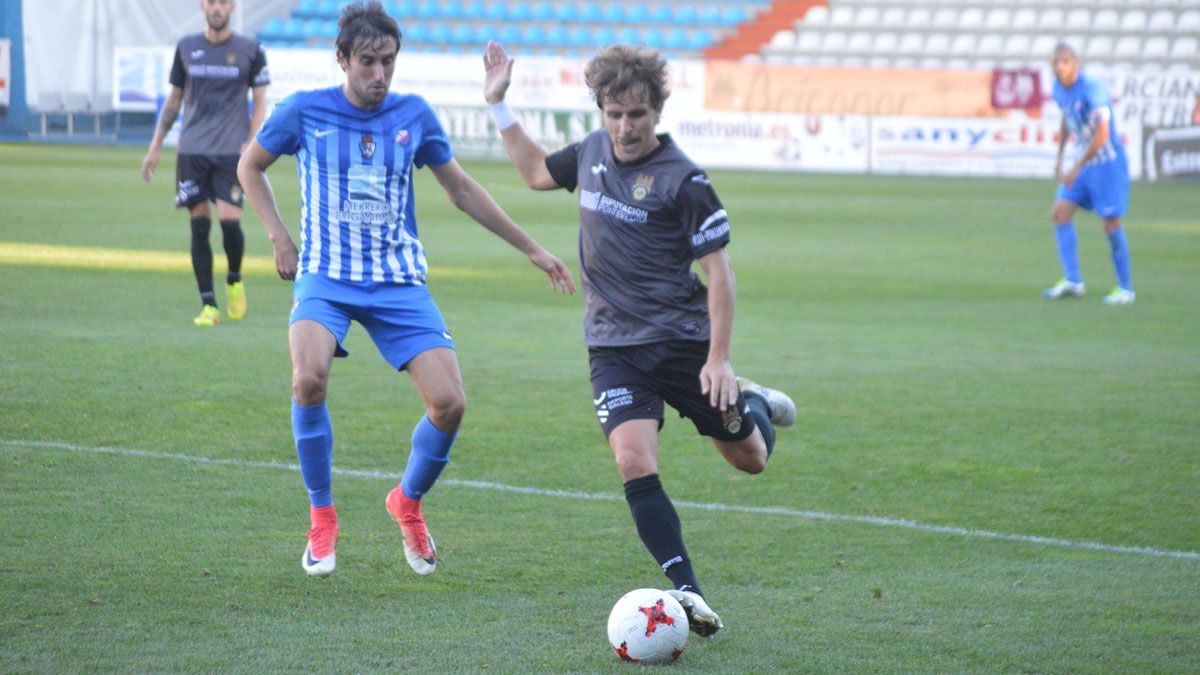 Imagen del partido entre Deportiva y Pontevedra del año pasado. | A.C.