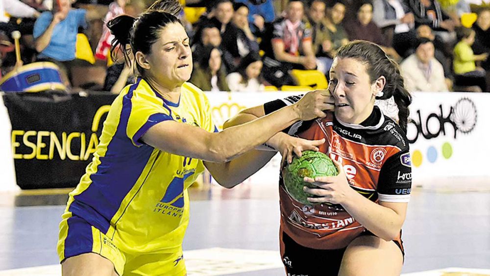 El Cleba supera con claridad al Pereda (28-24) y se gana el derecho a ...