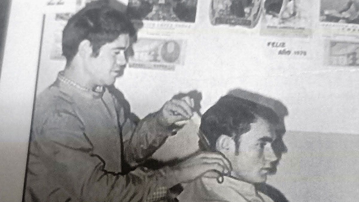 Una foto antigua de un joven Manuel, trabajando | L.N.C.