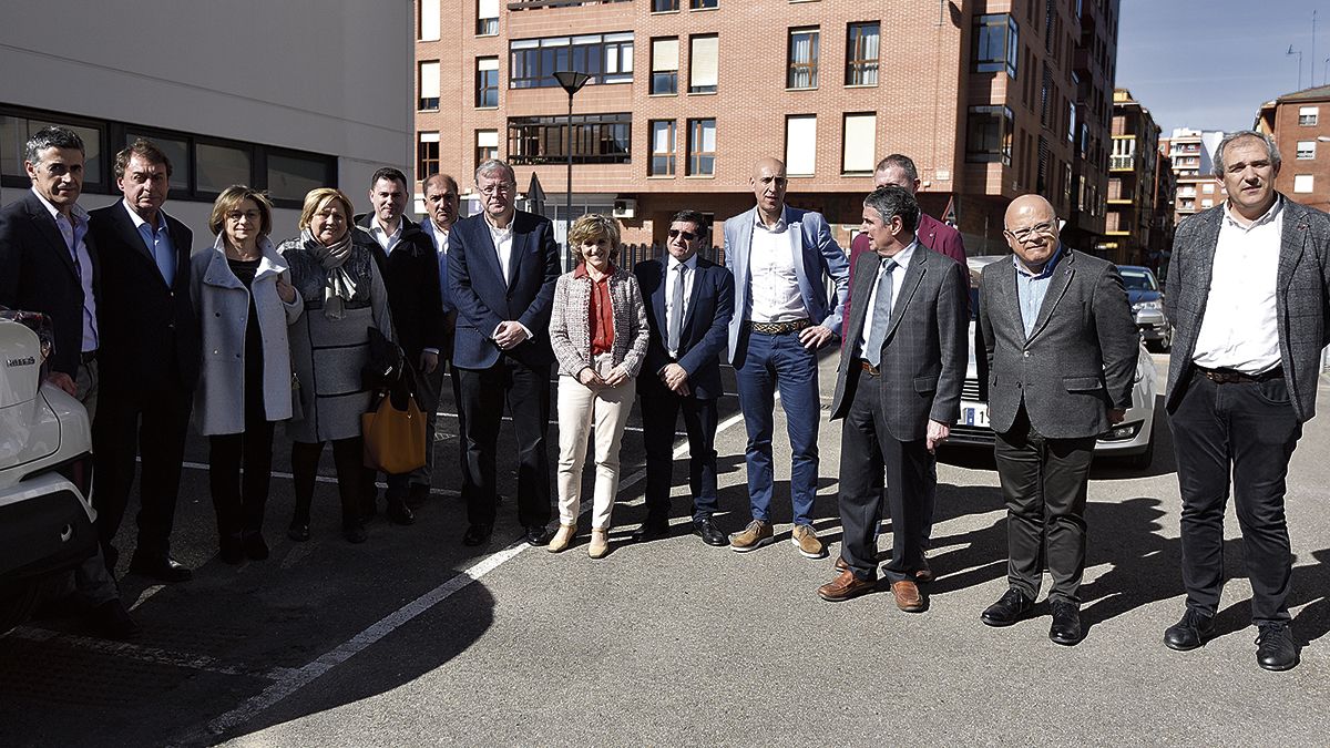 Un instante de la visita de la ministra de Sanidad a las instalaciones de la Ciudad del Mayor. | SAÚL ARÉN