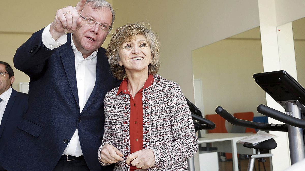 Antonio Silván y María Luisa Carcedo, en su visita a la Ciudad del Mayor. | ICAL