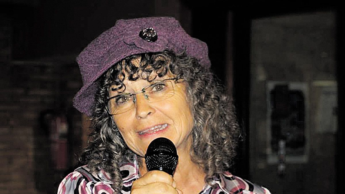 Manuela Bodas en una de sus intervenciones en 'Cienta cuentos contigo'. | L.N.C. Manuela Bodas en una de sus intervenciones en 'Cienta cuentos contigo'. | L.N.C.