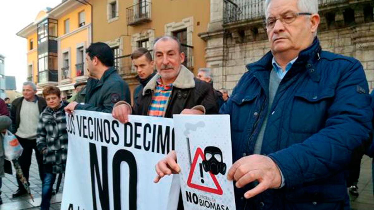 Una de las manifestaciones vecinales en Ponferrada contra la central de calor. | M.I.