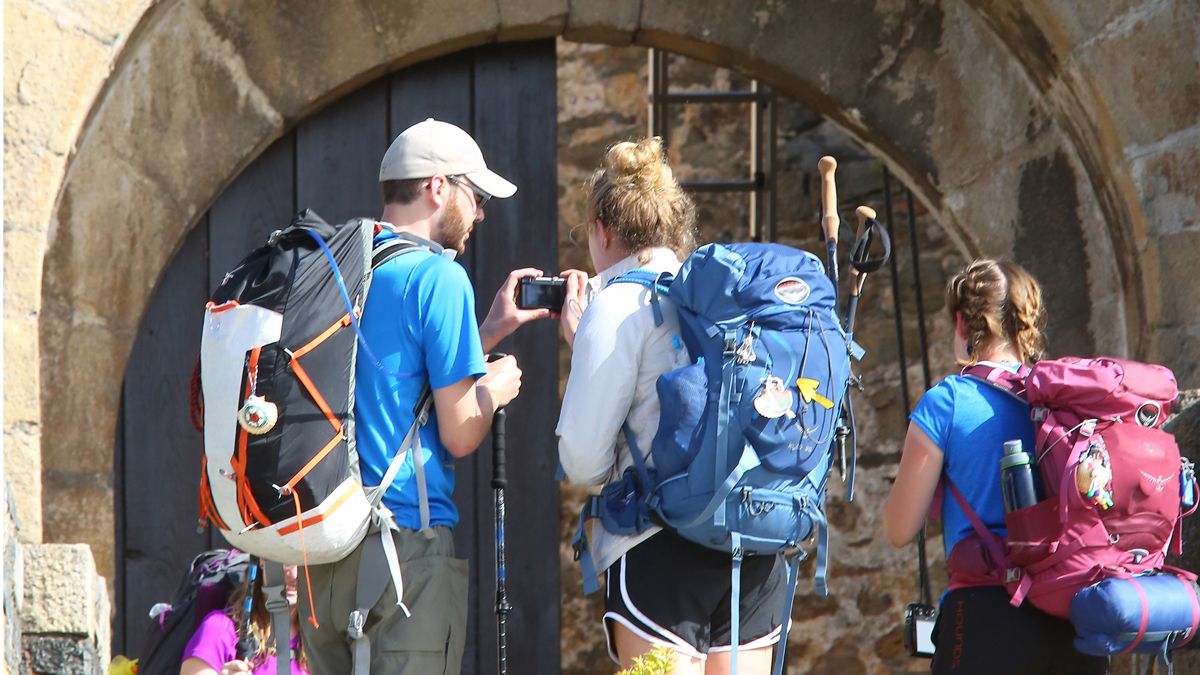 Turistas en el castillo de Ponferrada. | Ical