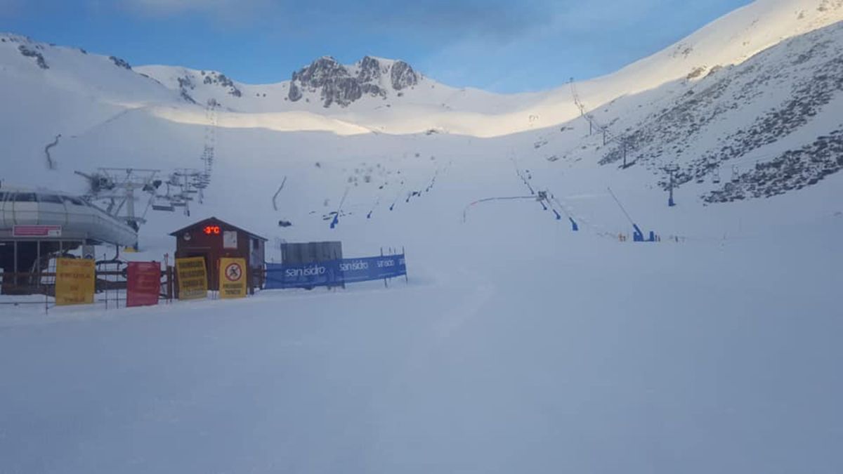 Amanecer en la estación de esquí de San Isidro. | ESTACIÓN SAN ISIDRO