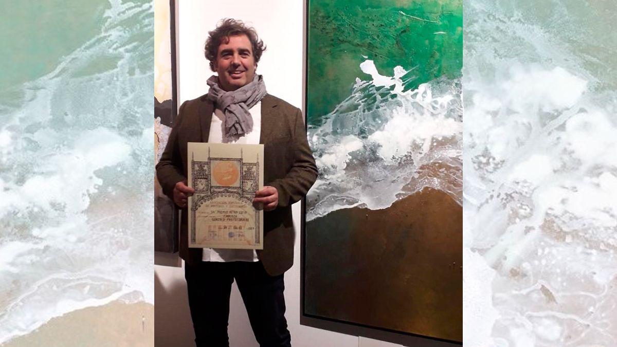 Gonzalo Prieto Cordero, con la obra con la que ha logrado ser finalista de este premio. | L.N.C.