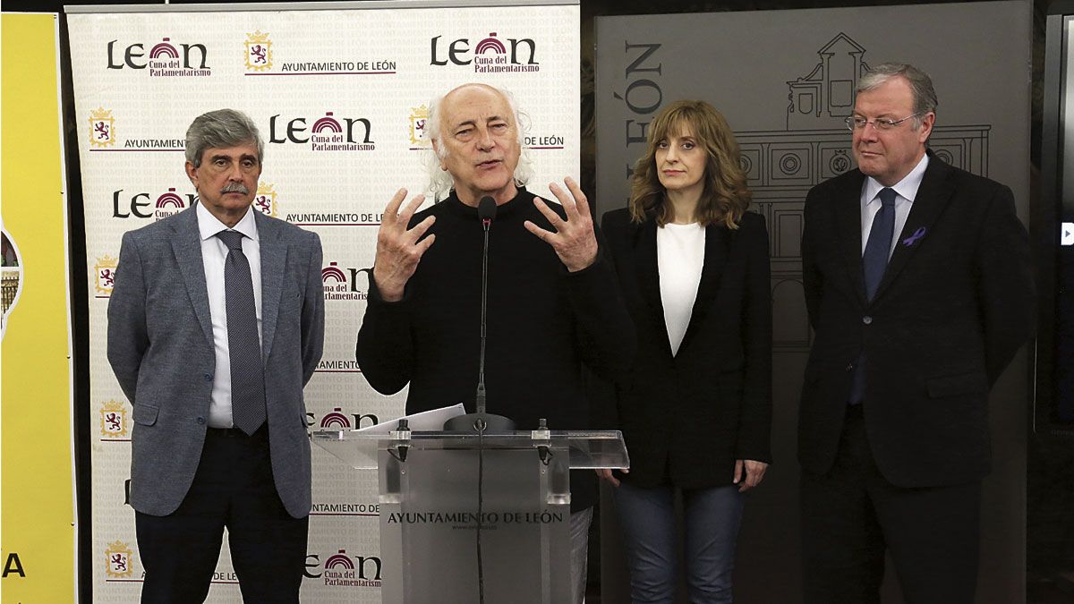 Juan Francisco García, Amancio Prada, Mar Sancho y Antonio Silván en la presentación del concierto conmemorativo. | CÉSAR